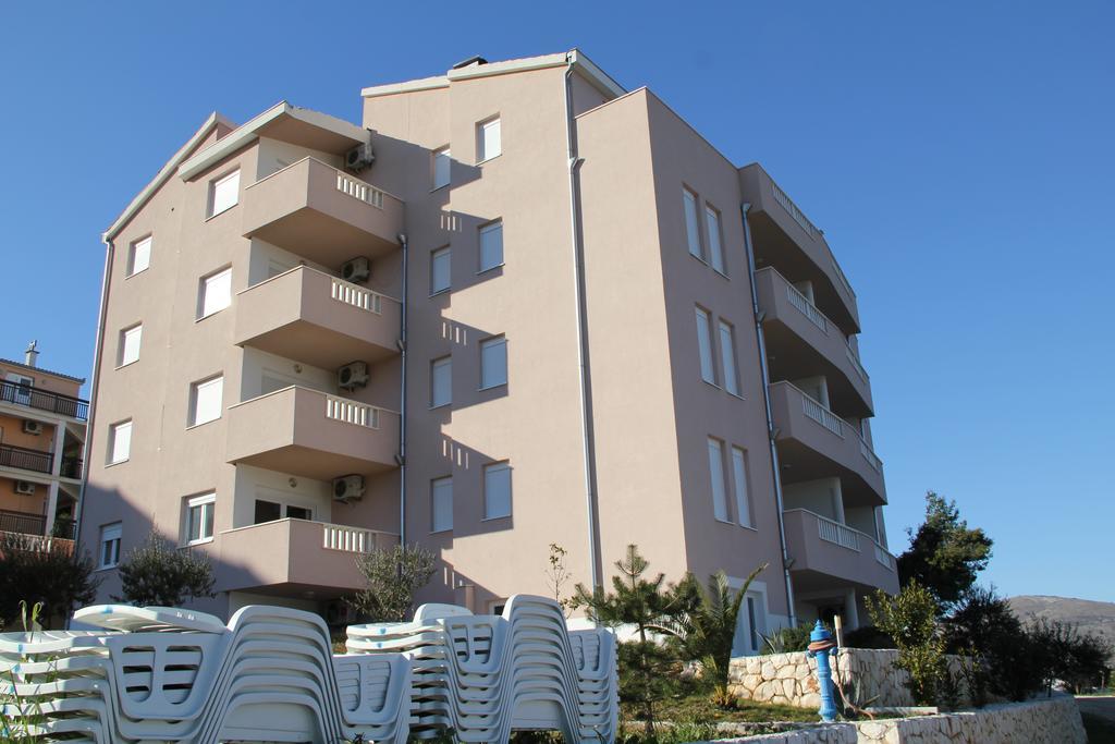 Apartments Villa Plaza Trogir Buitenkant foto