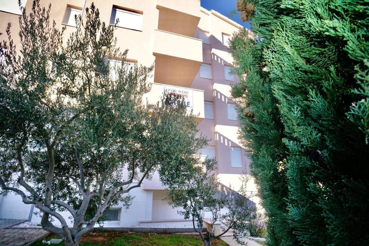 Apartments Villa Plaza Trogir Buitenkant foto